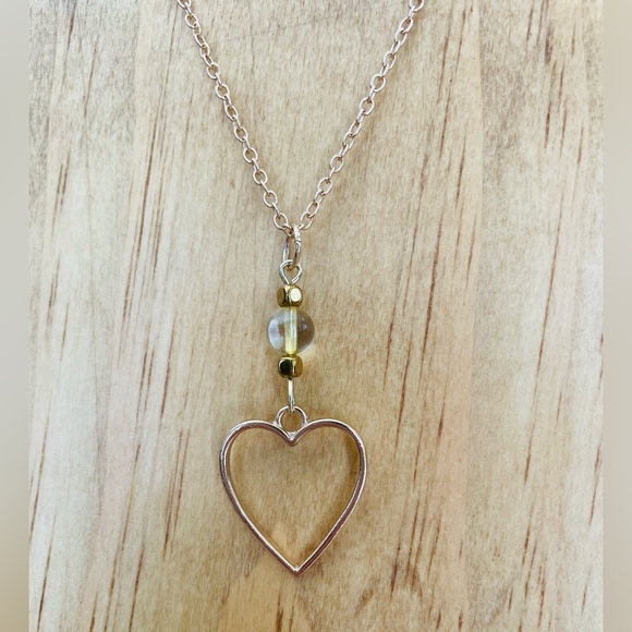✨ Heart of Gold Necklace ✨ Citrine Open Heart Gold Colored Charm Necklace - Picture 3 of 5